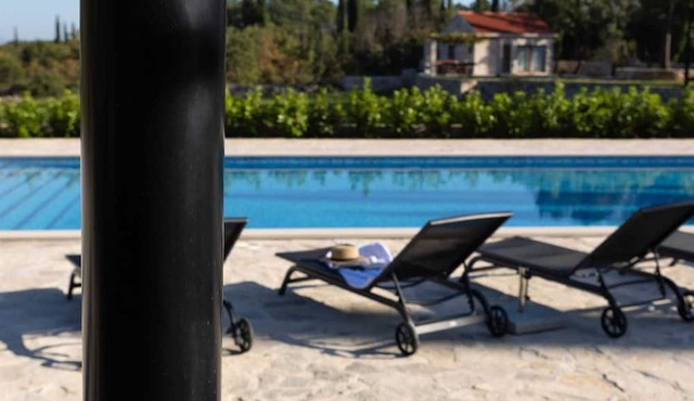 Sveta Ana Lodges Olive lodge with pool in Gruda