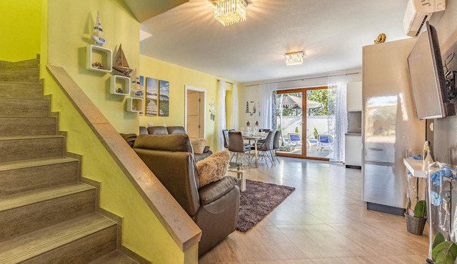 Beautiful home in Banjole with kitchen