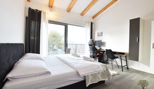 Finca with mountain views