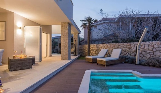 Luxury Villa White Rose with the Pool