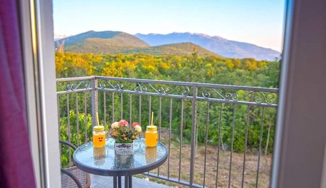 Holiday House in Opanci with heated pool, Parking