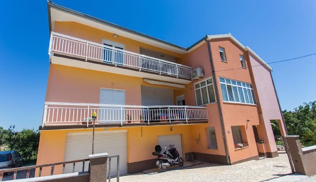 Apartment Marija in Kastel Luksic with Terrace in Kastel Luksic