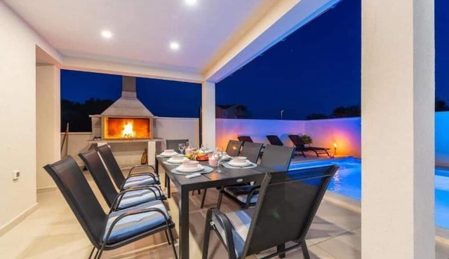Luxury Villa Sabun with Pool & Hot Tub