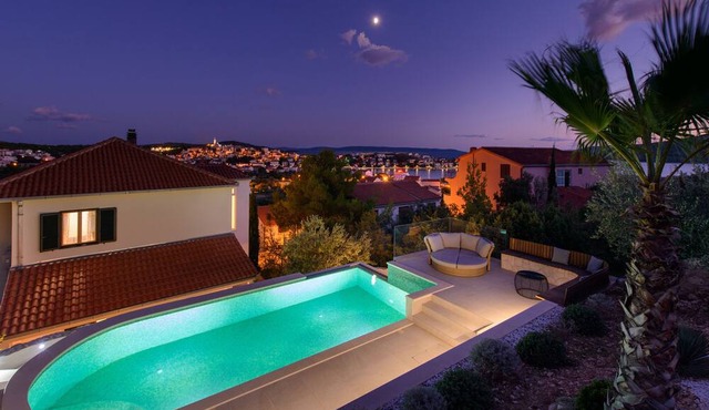 Villa Nerium - steps away from the beach & hills in Seget Vranjica