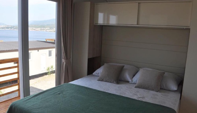 mobile home "Queen Campagna" with communal pool in Klenovica