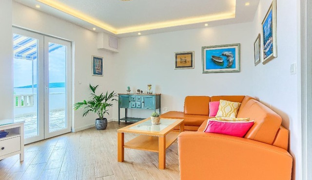 Holiday house with big terrace, pool and sea view