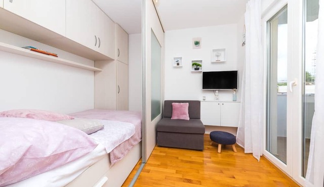 Spacious studio with balcony, close to the Znjan beach in Split