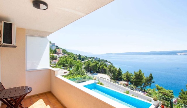 Charming Seaside Apartment in Omis
