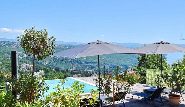 Wonderful private villa with WIFI, A/C, private pool, TV, patio, panoramic view and parking in Rijeka