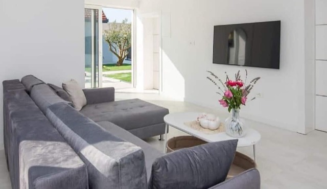 Holiday home "Luxury Grey house" in Domanovići