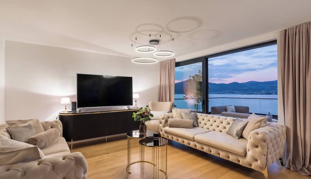 Villa Palace Al Nera Luxurius at sea With 2 Swimming Pools Saunas