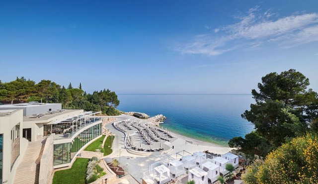 3-bedroom Beachfront Residence with Sea View and a Private Pool
