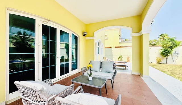 Venduras - 3BR Villa in Jumeirah Park in Dubai