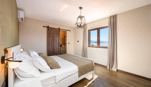 Villa Oz, Vintage Beachfront Serenity in Pelješac