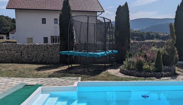 Vacation apartment Luna with pool. and dogs welcome in Brinje