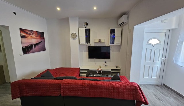 Modern apartment Nikola in a quiet area in Kastela