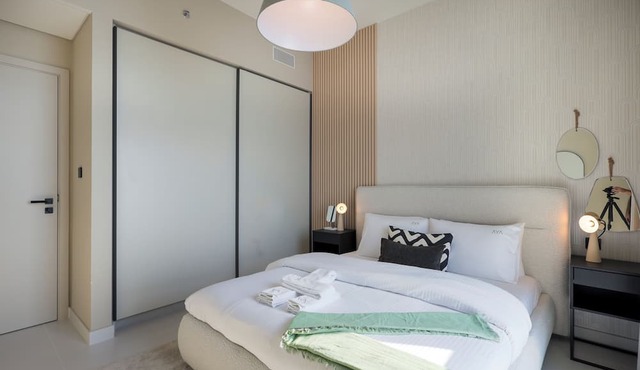 Aya - Exquisite Beachfront 1BR Living in Palm Jumeirah in Madinat Zayed