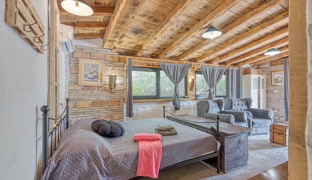 Rustic Home Izabel - Two Bedroom Villa, Sleeps 4