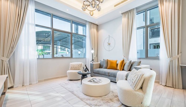 Luxurious 8BR Villa with Assistant Room at Jumeirah Park by Deluxe Holiday Homes in Dubai