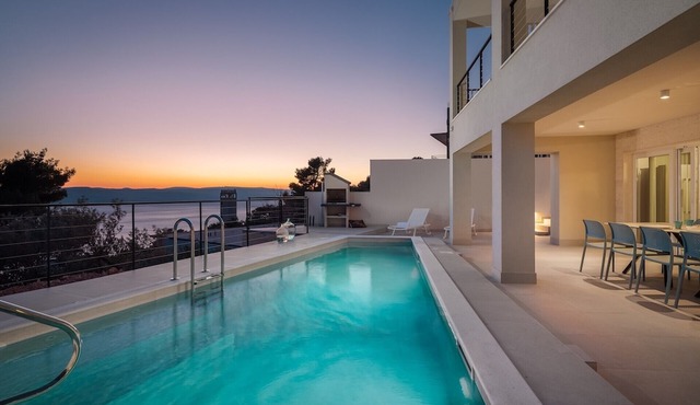 Modern Villa Maris - with heated pool & sea view in Brela