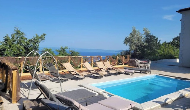 Apartment With Heated Pool Jacuzzi sea View