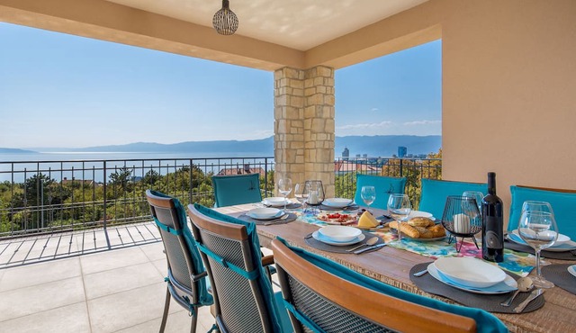 Cozy villa with amazing view from terrace, pool, close to the beach