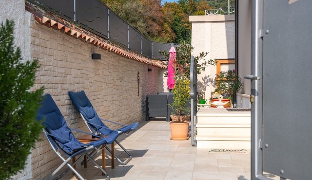 Villa Porto in a quiet location with sea views.