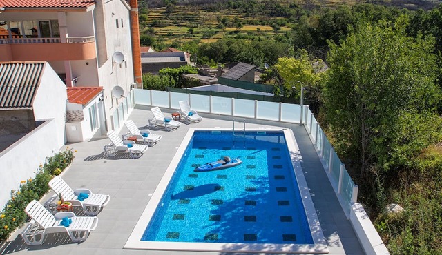 LUX 800 m2 villa with 2 swimming pools,12-16 pax,Srinjine-Split in Srinjine