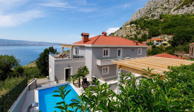 Luxuy Villa Vidirotti-private oasis with stunning view in Lokva Rogoznica