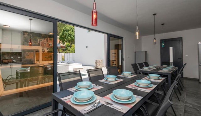 Awesome home in Veliki Prolog