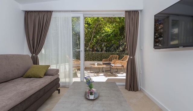 Makarska Beach Apartments Mara in Makarska