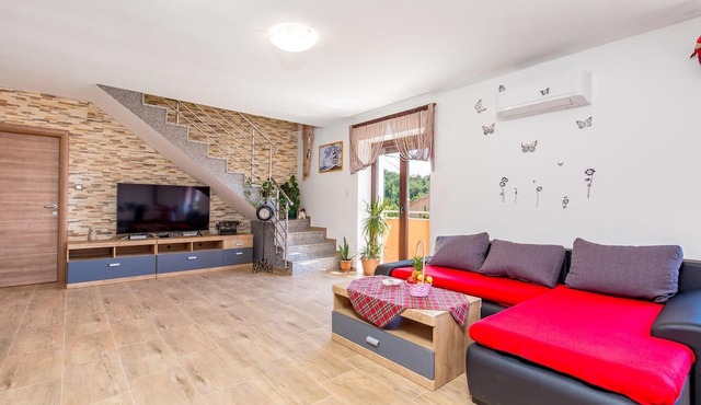 Awesome apartment in Viskovo with WiFi