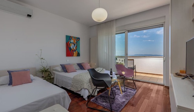 Terra Magica Deluxe Apartment OR Room with Private Parking, Terrace and Sea View