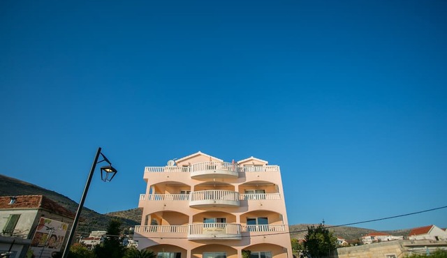 Kaja - right next to the beach
