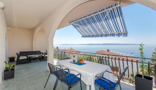 Apartments Bee Maja (30881-A1) - Okrug Gornji (Ciovo)