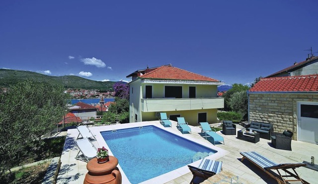 Nice apartment in Trogir