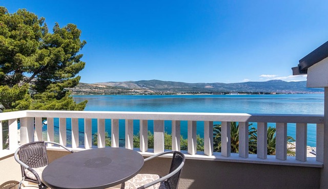 Apartments Janja (30131-A8) - Arbanija (Ciovo)