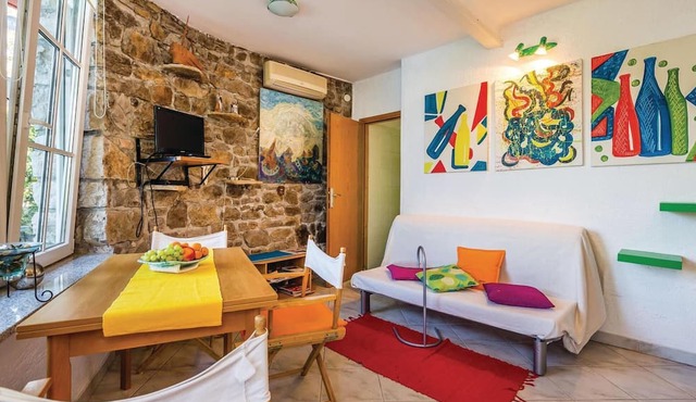 Lovely apartment in Rijeka with WiFi