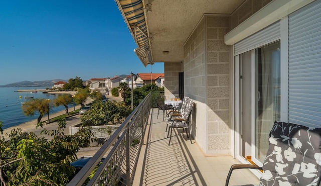 Cozy apartment in Kastel Kambelovac