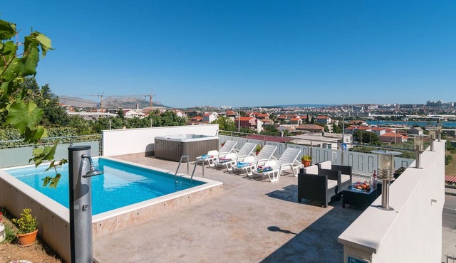 Nice apartment in Solin with swimming pool in Solin