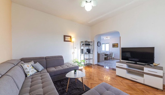 3 bedroom amazing apartment in Kastel Kambelovac in Kastel Kambelovac