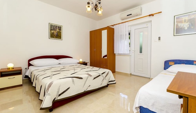 Apartments Vinko (43051-A3) - Trogir