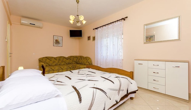 Apartments Vinko (43051-A2) - Trogir
