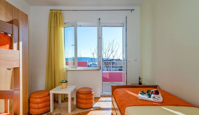 Big apartment with garden, BBQ, massage pool and fun park