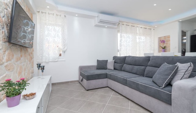 New 4* apartment "Orto" in center of Trogir