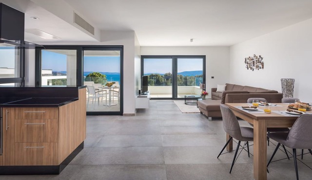 Luxury Apartment Nautica with Pool II
