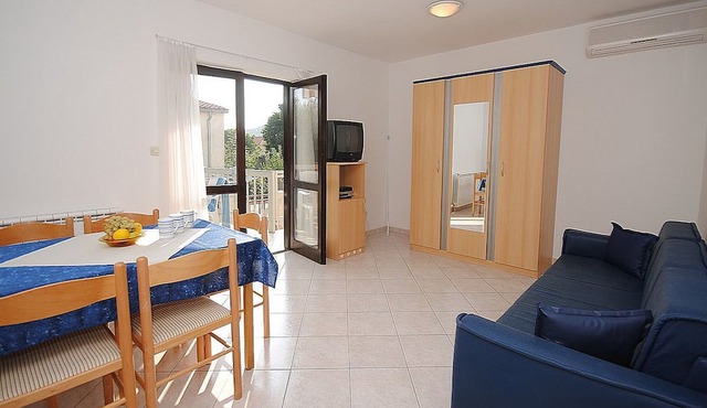 Apartments Mira in Tribunj