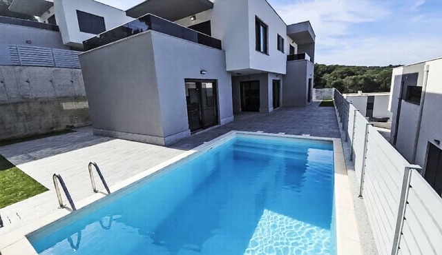 Beautiful private villa for 6 guests with private pool, A/C, WIFI, TV and terrace