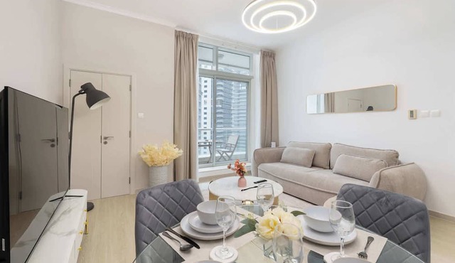 StayShort - Refined 1 Bedroom Retreat Sleeps 4 in Dubai Marina in Dubai Marina