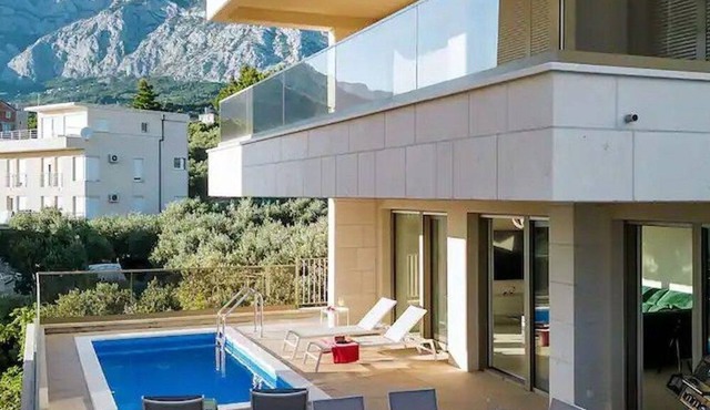 Apartman DeLux with private pool by Interhome